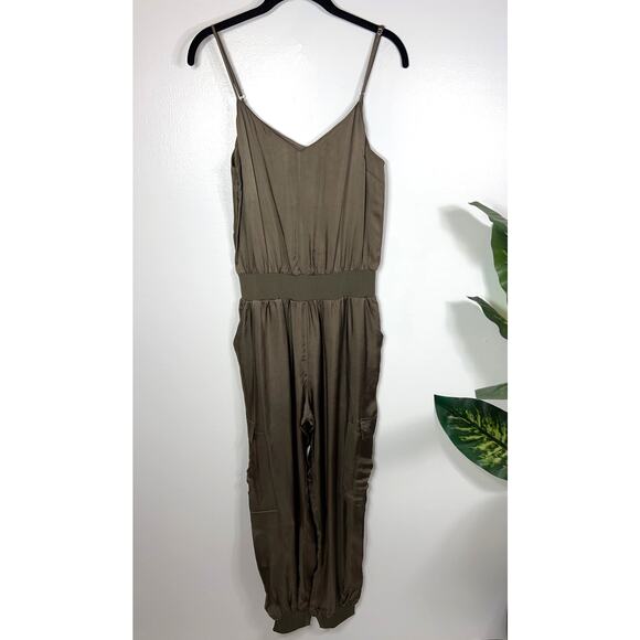 Cinq a Sept Green Jumpsuit with Elegant Design - Picture 2 of 9